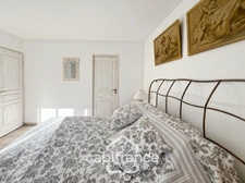 PONT ROYAL GOLF COURSE: Charming, light-filled bastide of 140 m² set on a 657 m² plot, 4 bedrooms including a master suite, 2 bathrooms, swimming pool, double garage