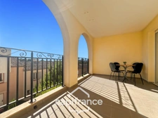  Light, calm, authenticity... A Pont Royal lifestyle. 50m² apartment with hill views, large terrace, 2 real bedrooms, swimming pool, parking space, bicycle garage.