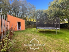 Maison individuelle et familiale de 165 m2, 7 pièces, située à  ALLEINS proche Salon de Provence établie sur un terrain de 945m² avec  piscine et dépendances