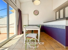 DERNIER ETAGE Domaine de Pont Royal, emplacement et vue remarquable de cet appartement 42 m2,1 chambre, 1 chambre cabine; 2 SDB belle exposition, vue dégagée, grande terrasse 