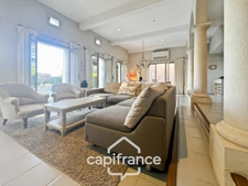 GOLF DE PONT  ROYAL, Villa de plain pied de 127 m² climatisée sur un terrain de 995 m², bordure de fairway, piscine