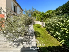 Welcome to your new elegant family villa at Domaine et Golf de Pont Royal, 4 bedrooms, 110 m2, garden 556 m2 