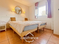 Domaine de Pont royal, spacieux et lumineux appartement de 40 m2,belle vue, localisé en angle, une chambre,  grande loggia terrasse, place de parking  sous la résidence 