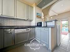 GOLF DE PONT  ROYAL, Villa de plain pied de 127 m² climatisée sur un terrain de 995 m², bordure de fairway, piscine