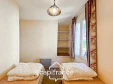 DOMAINE DE PONT ROYAL, maison  de 45 m2, élevée d'un étage,  2 vraies chambres, mitoyenne d'un seul côté, piscine privative, emplacement pour véhicule 