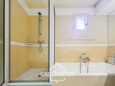GOLF DE PONT  ROYAL, Villa de plain pied de 127 m² climatisée sur un terrain de 995 m², bordure de fairway, piscine