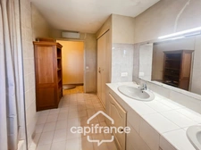 Mas en campagne à vendre 250m² à MOLLEGES, 4 chambres, beaux volumes , terrain 5 000m², piscine,  calme et sérénité   