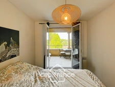 HOTEL DU GOLF  appartement 2ème et dernier étage  rénové et climatisé  de 33 m2 , trou n° 8 , sud ouest , une chambre,  loggia terrasse, salle de bain , wc, piscine résidentielle, place de parking  