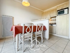 Domaine de Pont ROYAL between CIEL & LUBERON, well-maintained 40m2 top-floor apartment with panoramic views, terrace, and residential area with swimming pool