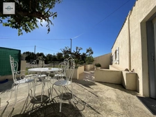 Alleins, maison de plain pied de  83m2 environ établie en zone agricole sur une parcelle de 3033 m2 avec garage attenant 