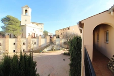 Domaine de Pont royal, spacieux et lumineux appartement de 40 m2,belle vue, localisé en angle, une chambre,  grande loggia terrasse, place de parking  sous la résidence 