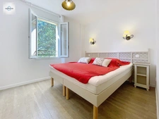DOMAINE DE PONT ROYAL, 45 m2 house with unobstructed views, two stories, 2 bedrooms, semi-detached on one side, private swimming pool, numbered parking space 