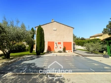 Welcome to your new elegant family villa at Domaine et Golf de Pont Royal, 4 bedrooms, 110 m2, garden 556 m2 
