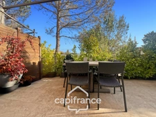 Domaine et golf de Pont Royal, fully renovated 67 m² house with air conditioning, attractive exterior, 2/3 bedrooms, bathroom and shower room, garden, residential swimming pool