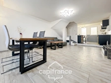 SAINT CANNAT village : Maison de  famille entièrement RENOVEE  DE 112 M2 environ , avec EXTERIEUR,  2 niveaux , 4 chambres, 2 salles de douchen 