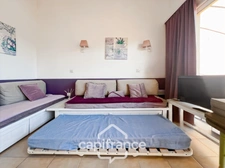 DERNIER ETAGE Domaine de Pont Royal, emplacement et vue remarquable de cet appartement 42 m2,1 chambre, 1 chambre cabine; 2 SDB belle exposition, vue dégagée, grande terrasse 