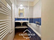 RENOVATED apartment WITH panoramic VIEW, double terrace of 30 m2, 2 bedrooms, new kitchen, parking space under the residence.