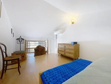 VILLA  AU COEUR DU DOMAINE de PONT ROYAL de 141 m2 avec dépendance, un espace extérieur de 664 m2,piscine, jardin paysager et  naturel, pièce supplémentaire de 24 m2 , places de stationnement , 