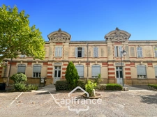 Projet sur Charleval :  BAS DE MAISON  de 57  m2 ,séjour cuisine , espace dinatoire , salle de bain à créer,  garage .    