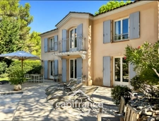 PONT ROYAL GOLF COURSE: Charming, light-filled bastide of 140 m² set on a 657 m² plot, 4 bedrooms including a master suite, 2 bathrooms, swimming pool, double garage