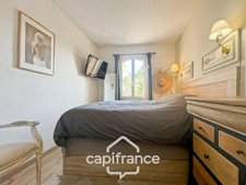 Domaine et golf de Pont Royal, fully renovated 67 m² house with air conditioning, attractive exterior, 2/3 bedrooms, bathroom and shower room, garden, residential swimming pool