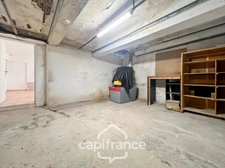 Investissement sur Charleval :  HAUT DE MAISON  : de 60 m2 + terrasse de 24 m2 + garage 21 m2 en plein coeur du village , travaux de finitions à prévoir 