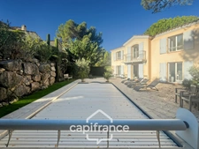 PONT ROYAL GOLF COURSE: Charming, light-filled bastide of 140 m² set on a 657 m² plot, 4 bedrooms including a master suite, 2 bathrooms, swimming pool, double garage