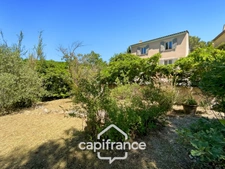 PONT ROYAL ESTATE AND GOLF COURSE: Charming single-story villa on a 524 m² plot, 3 bedrooms, swimming pool, garage + parking space 