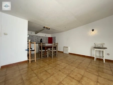 Alleins, maison de plain pied de  83m2 environ établie en zone agricole sur une parcelle de 3033 m2 avec garage attenant 