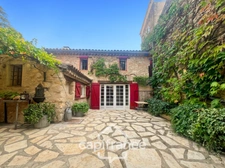 MERINDOL  MAISON DE CHARME, cour extérieure et roof top,2 chambres, 1 pièce,  1 bureau, 1 cave,  au cœur du village  A DECOUVRIR ! 