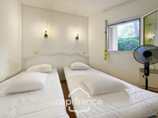 Appartement en rez-de-jardin , 3 chambres , place de parking , exposé Est sur le Domaine et Golf de Pont Royal