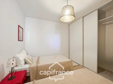  Light, calm, authenticity... A Pont Royal lifestyle. 50m² apartment with hill views, large terrace, 2 real bedrooms, swimming pool, parking space, bicycle garage.