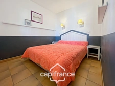 DERNIER ETAGE Domaine de Pont Royal, emplacement et vue remarquable de cet appartement 42 m2,1 chambre, 1 chambre cabine; 2 SDB belle exposition, vue dégagée, grande terrasse 