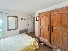 MERINDOL CHARMING HOUSE, outdoor courtyard and rooftop, 2 bedrooms, 1 room, 1 office, 1 cellar, in the heart of the village. A MUST-SEE! 
