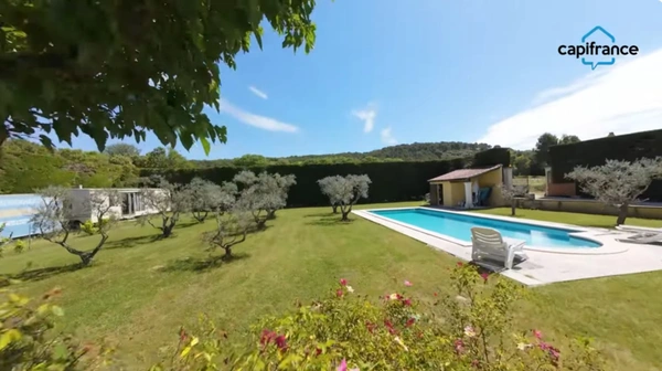 LES TAILLADES, maison individuelle de plain pied  de 210 m2, en campagne,  4 chambres, sur un terrain de 2900 m2 environ, piscinene