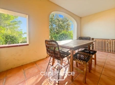 42 m2 renovated apartment, with garden, two air conditioning units, one bedroom, one cabin bedroom, a laundry room, a shower room, terrace loggia, parking space   
