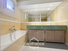 GOLF DE PONT  ROYAL, Villa de plain pied de 127 m² climatisée sur un terrain de 995 m², bordure de fairway, piscine