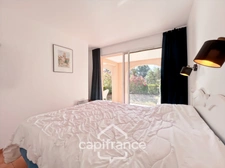 GOLF de PONT ROYAL appartement exceptionel  de 54 m2 en rez de jardin, double terrasse, 3 chambres, 1 salle de bain , 1 salle d'eau, grande loggia, place de parking