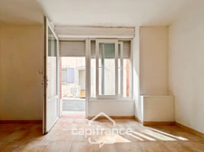 Projet sur Charleval :  BAS DE MAISON  de 57  m2 ,séjour cuisine , espace dinatoire , salle de bain à créer,  garage .    