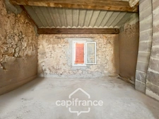 Camps la source, proche de Brignoles maison de village de 148 m2 à terminer plusieurs possibilités  d'aménagement