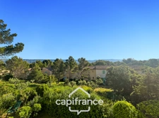 Appartement rare de 44m2 au DOMAINE DE PONT ROYAL / VUE DEGAGEE 1er ETAGE/ 3 CHAMBRES /1 SDB/1 SD'EAU/ PLACE DE PARKING