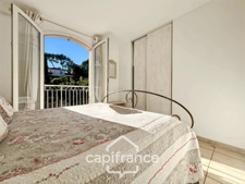 PONT ROYAL GOLF COURSE: Charming, light-filled bastide of 140 m² set on a 657 m² plot, 4 bedrooms including a master suite, 2 bathrooms, swimming pool, double garage