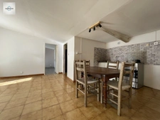 Alleins, maison de plain pied de  83m2 environ établie en zone agricole sur une parcelle de 3033 m2 avec garage attenant 