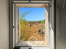 Camps la source, proche de Brignoles maison de village de 148 m2 à terminer plusieurs possibilités  d'aménagement
