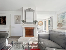PONT ROYAL GOLF COURSE: Charming, light-filled bastide of 140 m² set on a 657 m² plot, 4 bedrooms including a master suite, 2 bathrooms, swimming pool, double garage