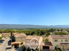 Domaine de Pont ROYAL between CIEL & LUBERON, well-maintained 40m2 top-floor apartment with panoramic views, terrace, and residential area with swimming pool