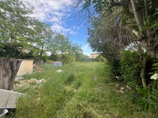 Building plot of 639 m2, marked out, free builder, flat and sunny, village center, not serviced.