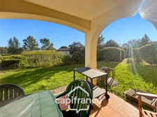 Appartement en rez-de-jardin , 3 chambres , place de parking , exposé Est sur le Domaine et Golf de Pont Royal