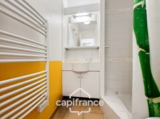 DERNIER ETAGE Domaine de Pont Royal, emplacement et vue remarquable de cet appartement 42 m2,1 chambre, 1 chambre cabine; 2 SDB belle exposition, vue dégagée, grande terrasse 