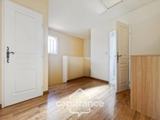 Maison individuelle et familiale de 165 m2, 7 pièces, située à  ALLEINS proche Salon de Provence établie sur un terrain de 945m² avec  piscine et dépendances